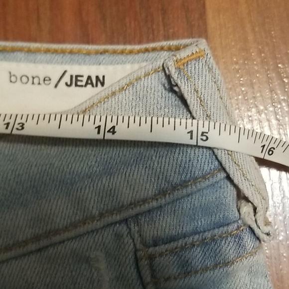 Rag & Bone Dre Capri Distressed Light Wash - Picture 9 of 15